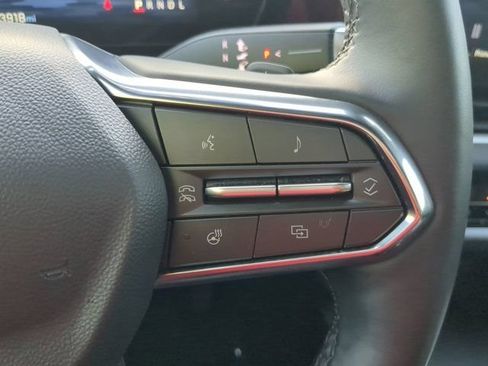Used 2025 Chevrolet Equinox LT FWD image 24