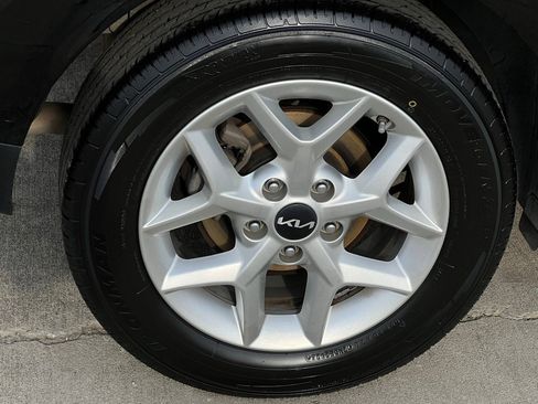 Used 2023 Kia Soul LX w/ LX Technology Package image 6