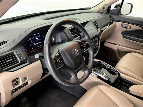 Used 2021 Honda Pilot Touring image 4