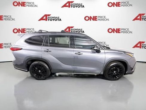 Used 2023 Toyota Highlander XSE FWD image 8