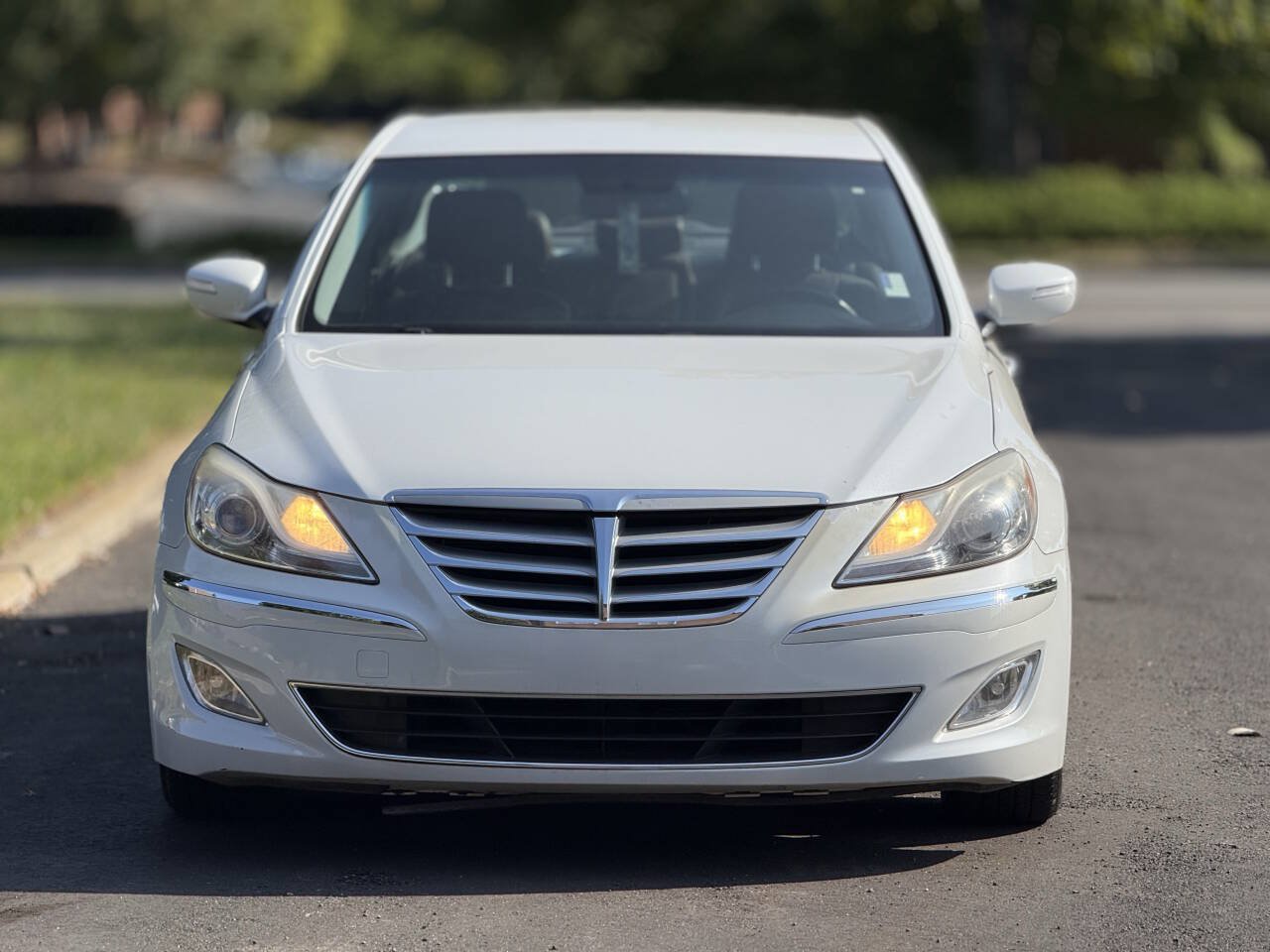 Used 2013 Hyundai Genesis 3.8 RWD image 4