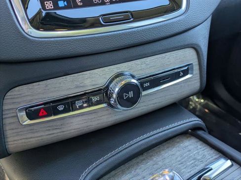 Used 2023 Volvo XC90 T8 Ultimate image 18