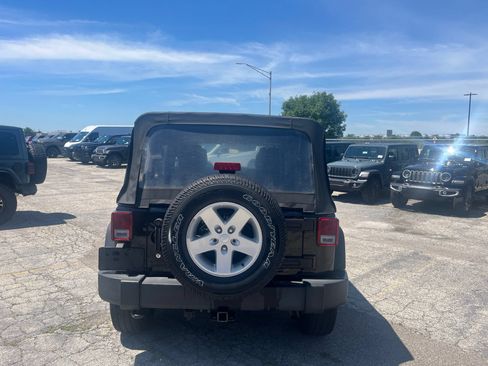 Used 2017 Jeep Wrangler Unlimited Sport AWD/4WD image 7