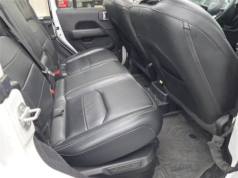 Used 2022 Jeep Wrangler Unlimited Sahara w/ Cold Weather Group image 11