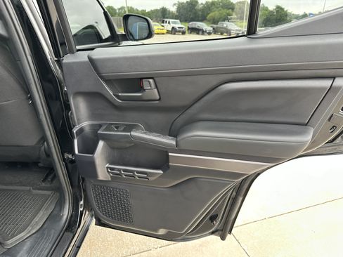 Used 2025 Toyota 4Runner SR5 AWD/4WD image 26
