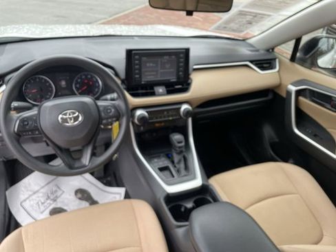 Used 2020 Toyota RAV4 LE FWD image 18