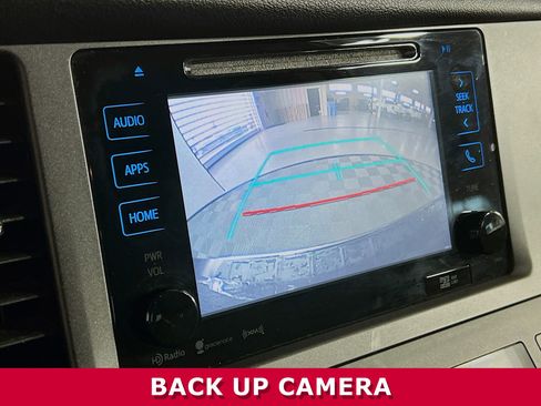 Used 2016 Toyota Sienna XLE Premium image 9