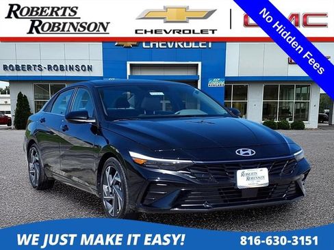 Used 2025 Hyundai Elantra SEL FWD image 1