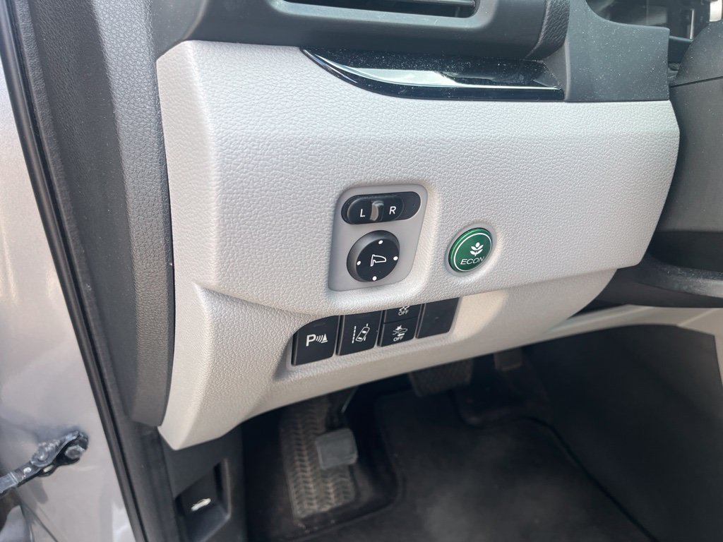 Used 2016 Honda Pilot Touring image 32