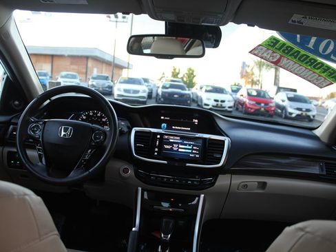 Used 2017 Honda Accord Touring image 27