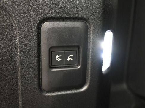 Used 2021 Land Rover Defender 110 S image 16