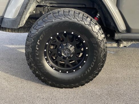 Used 2020 Jeep Gladiator Rubicon image 9