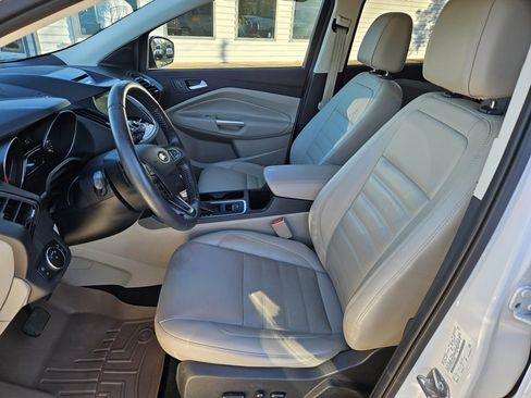 Used 2017 Ford Escape Titanium image 10