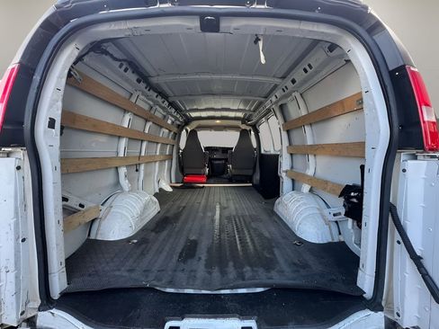 Used 2019 GMC Savana 2500 w/ Driver Convenience Package image 19