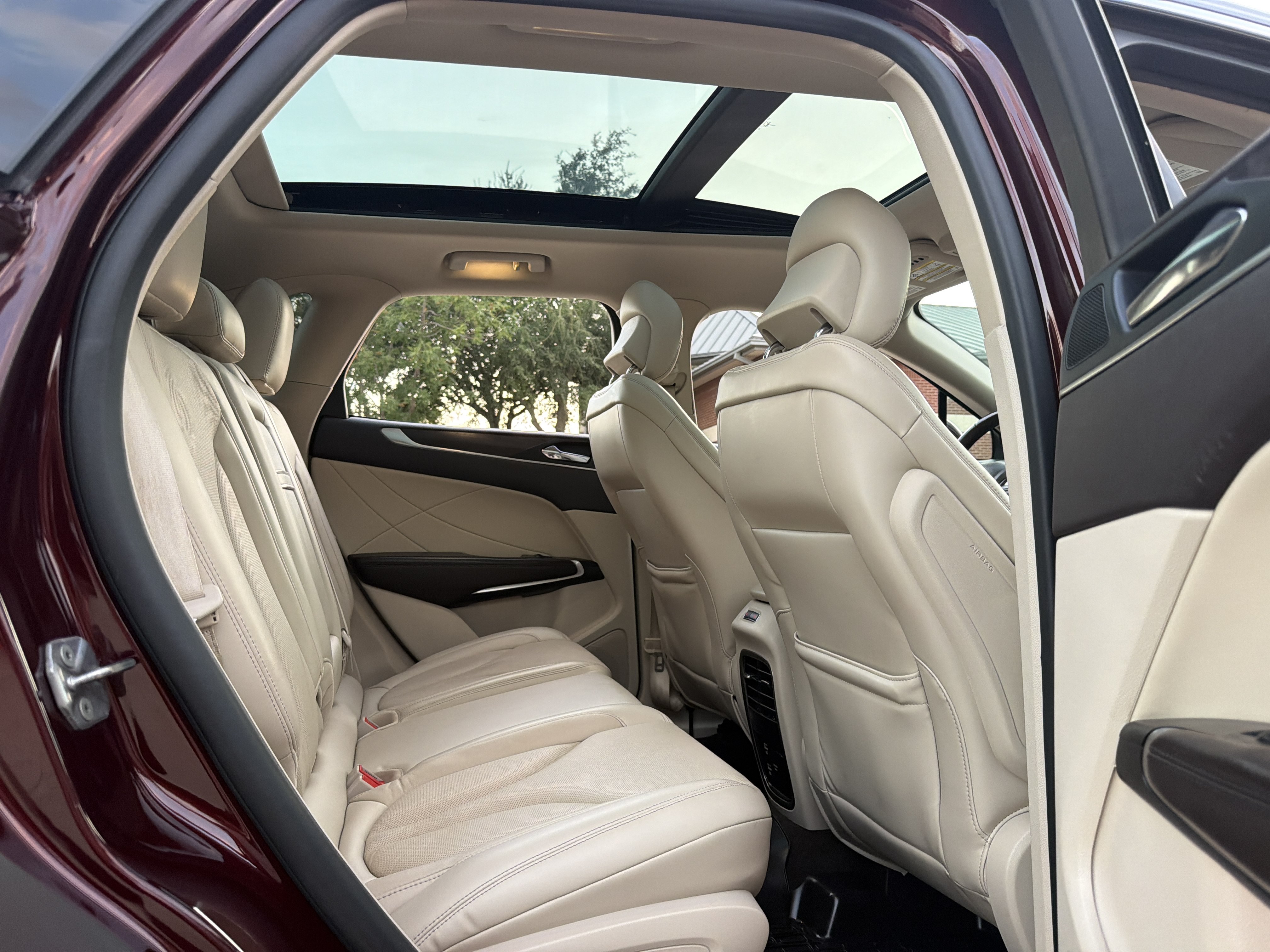 Used 2019 Lincoln MKC Reserve w/ MKC Climate Package FWD image 16