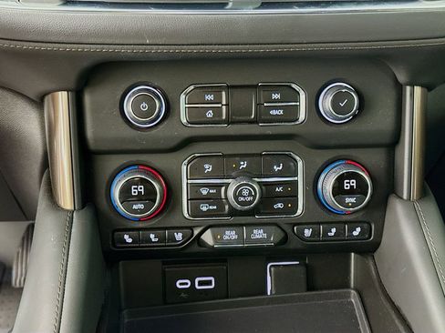 Used 2023 Chevrolet Tahoe High Country image 16