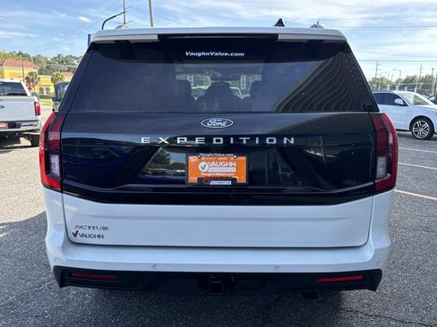 New 2025 Ford Expedition Active image 5