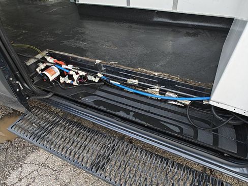 Used 2019 Mercedes-Benz Sprinter 4500 image 41