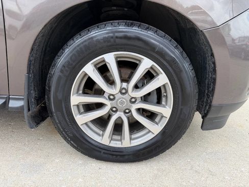 Used 2015 Nissan Pathfinder SL w/ SL Tech Package image 24