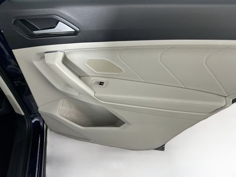 Used 2022 Volkswagen Tiguan SE w/ Panoramic Sunroof Package image 26