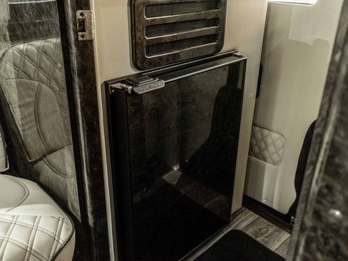 Used 2022 Mercedes-Benz Sprinter 3500 image 38