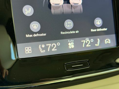 New 2026 Volvo XC40 B5 Ultra w/ Protection Package Premier image 17