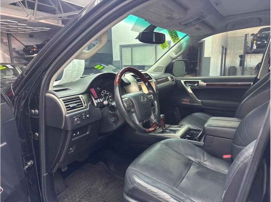 Used 2014 Lexus GX 460 w/ Premium Package AWD/4WD image 8