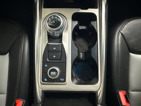 Used 2024 Ford Explorer XLT w/ Equipment Group 202A AWD/4WD image 29