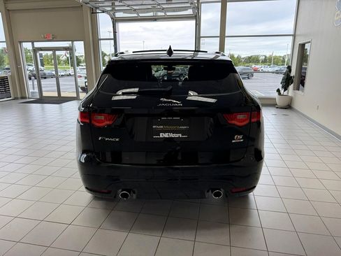 Used 2019 Jaguar F-PACE S image 5