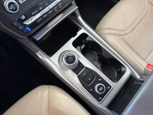 Used 2020 Ford Explorer Platinum w/ Premium Technology Package AWD/4WD image 27