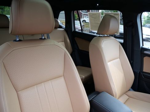 Used 2022 Volkswagen Tiguan SE AWD/4WD image 18