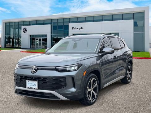 New 2026 Volkswagen Tiguan SE image 1