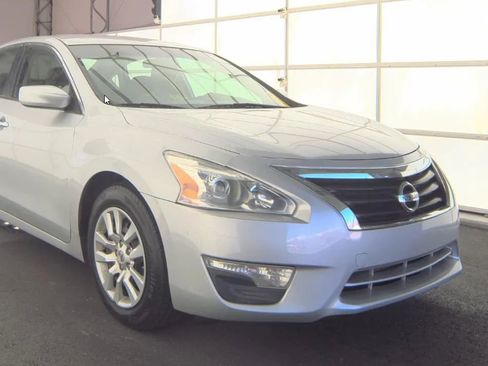 Used 2015 Nissan Altima 2.5 S w/ Power Driver Seat Package FWD image 4