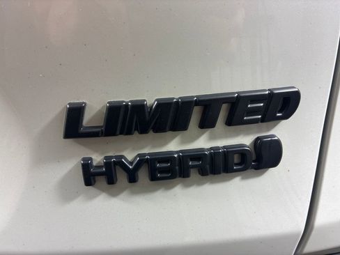 Used 2020 Toyota RAV4 Limited image 12