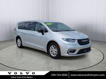 Used 2024 Chrysler Pacifica Touring-L