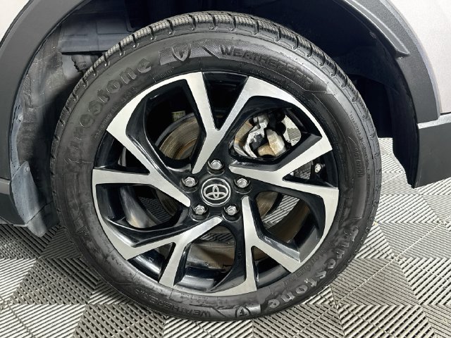 Used 2020 Toyota C-HR XLE FWD image 34