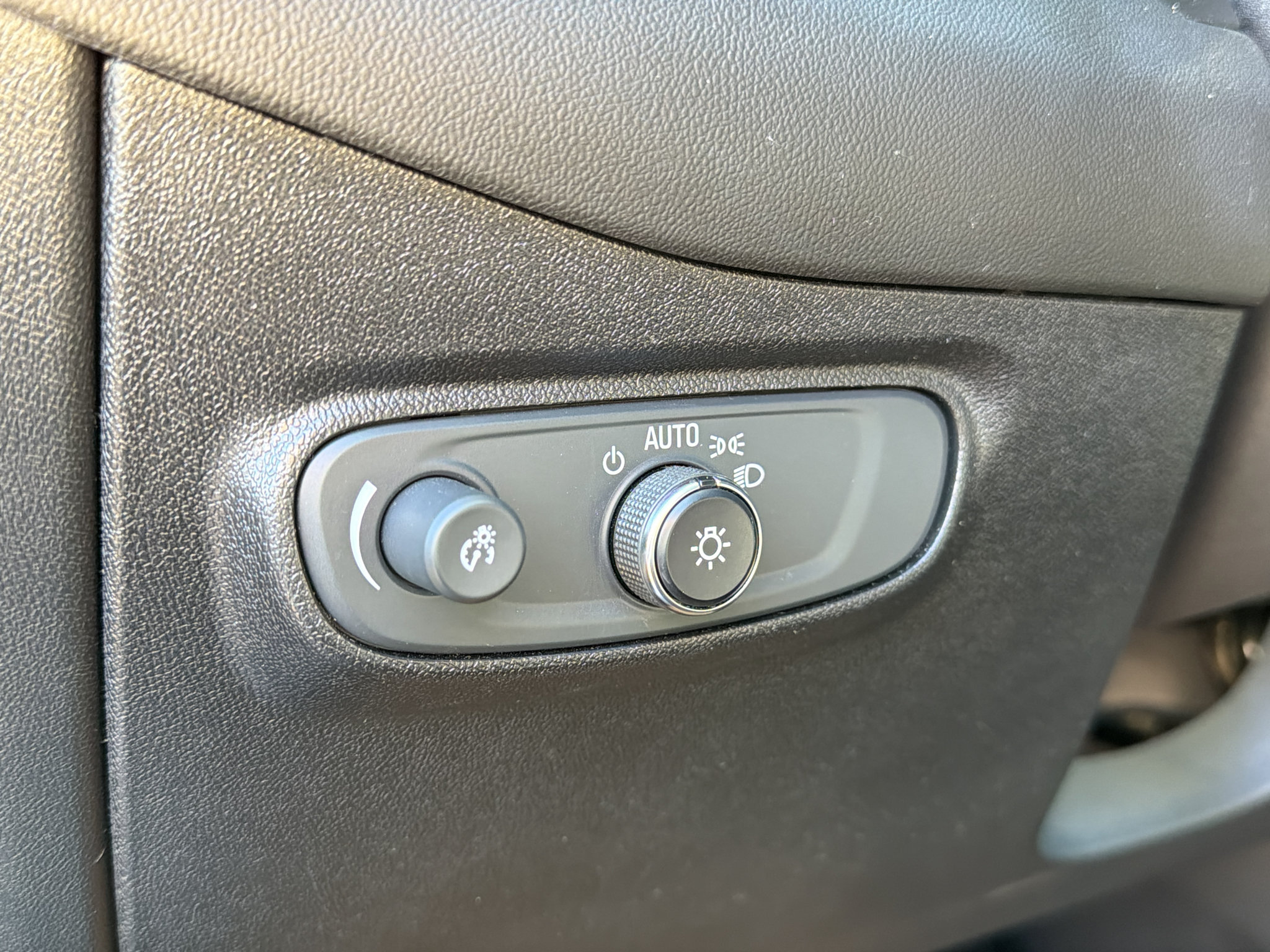Used 2019 Chevrolet Equinox LT FWD image 14