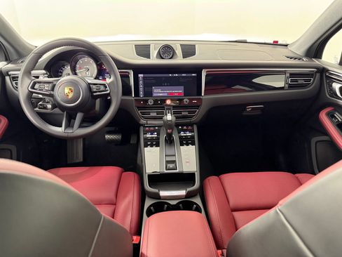 Certified 2026 Porsche Macan AWD/4WD image 16