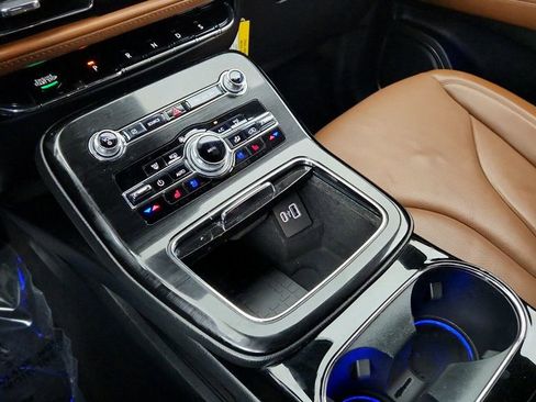 Used 2022 Lincoln Nautilus Reserve image 17