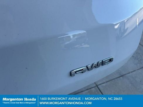 Used 2024 GMC Terrain SLE AWD/4WD image 27