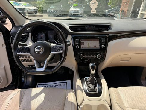 Used 2017 Nissan Rogue Sport SL AWD/4WD image 16