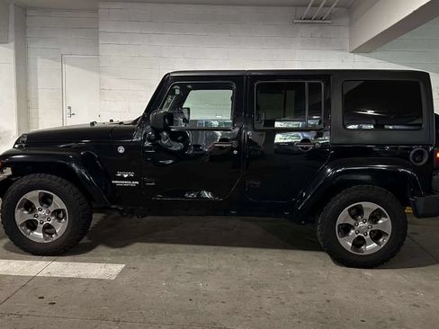 Used 2016 Jeep Wrangler Unlimited Sahara w/ Connectivity Group AWD/4WD image 2