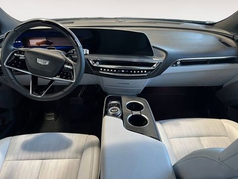 Used 2024 Cadillac Lyriq Luxury AWD/4WD image 8
