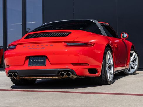 Certified 2019 Porsche 911 Targa 4S image 12
