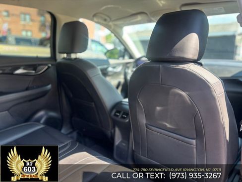 Used 2024 Buick Envision Preferred AWD/4WD image 10
