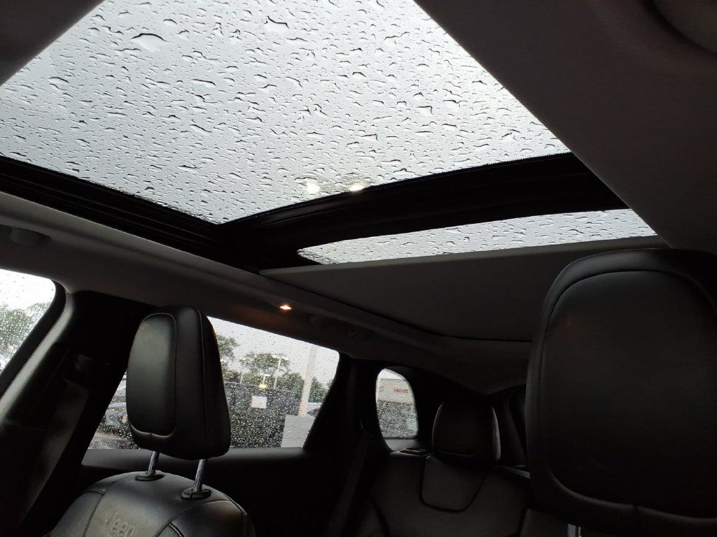 Certified 2022 Jeep Cherokee Latitude Lux w/ Sun & Sound Group AWD/4WD image 9