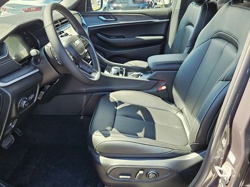 New 2025 Jeep Grand Cherokee L Limited RWD image 4