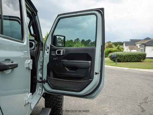 Used 2023 Jeep Gladiator Sport AWD/4WD image 25