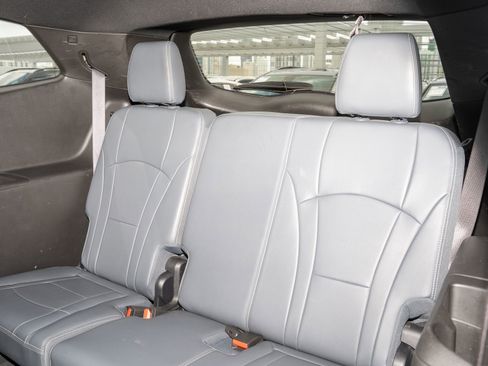 Used 2024 Buick Enclave Essence w/ Technology Package FWD image 20