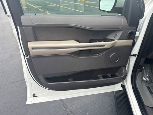 Used 2020 Ford Expedition XLT image 18